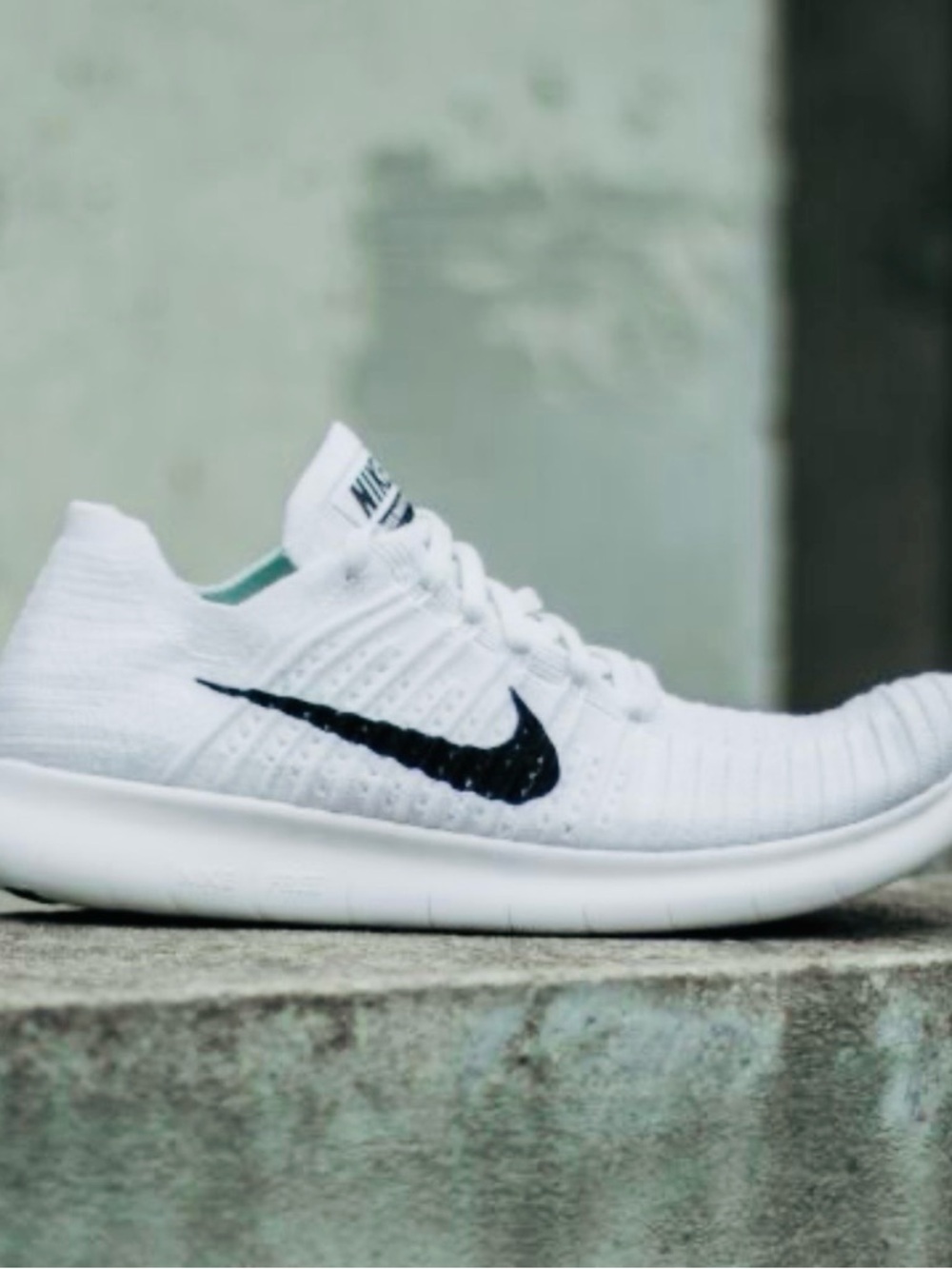 Nike Men’s Free RN Flyknit 2018 Running Training Shoes White Black size 10 - Picture 3 of 8